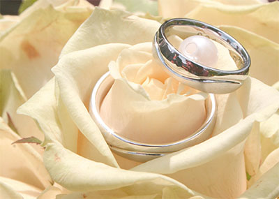rose and wedding rings